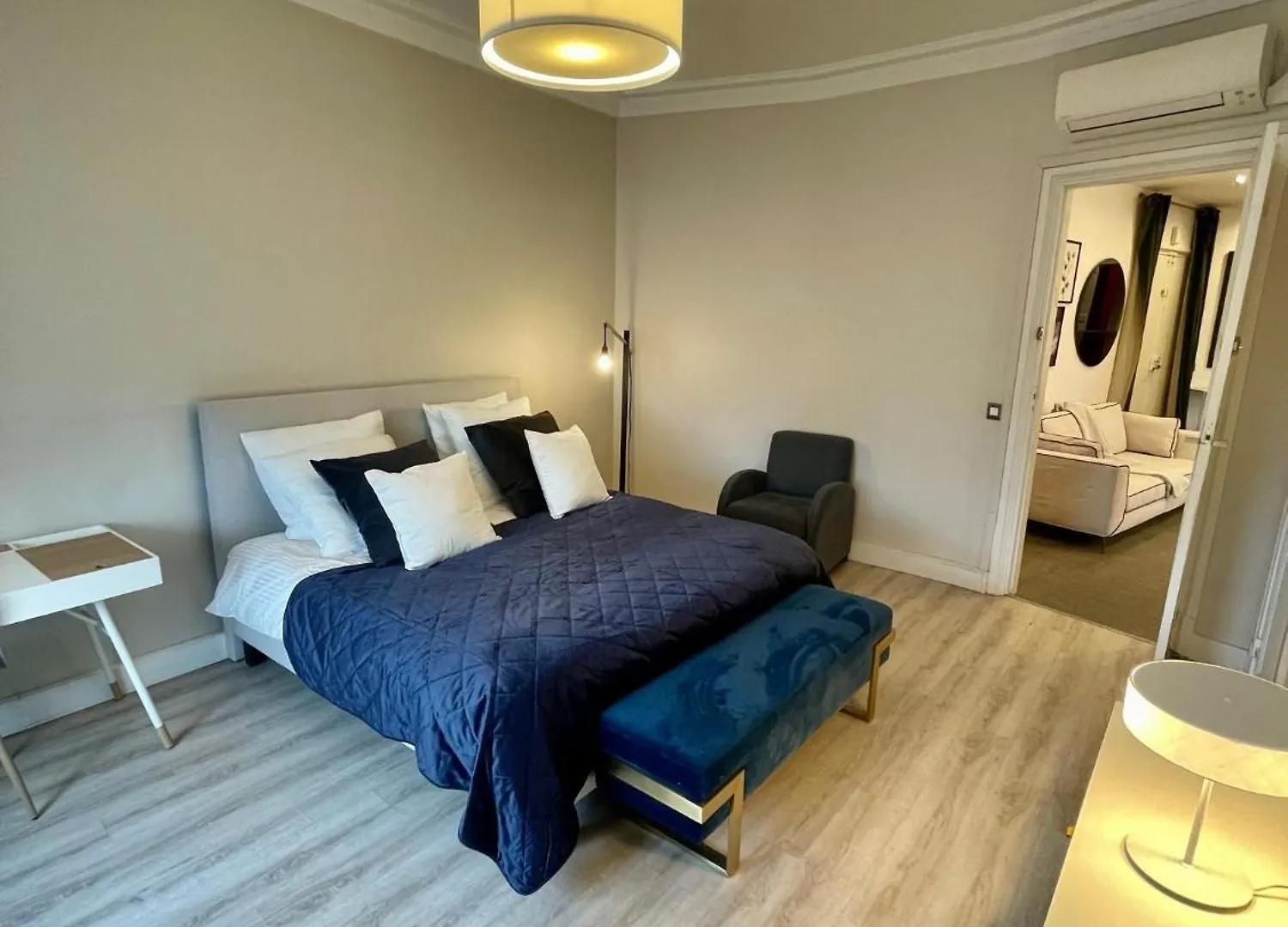 Luxury Apartment Times Square District Paris Fransa